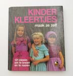 Brei-Naaiboek M3860: Kinder kleertjes maak ze zelf 0 - 7 jr., Ophalen of Verzenden, Zo goed als nieuw, Gundi Heine, Borduren en Naaien