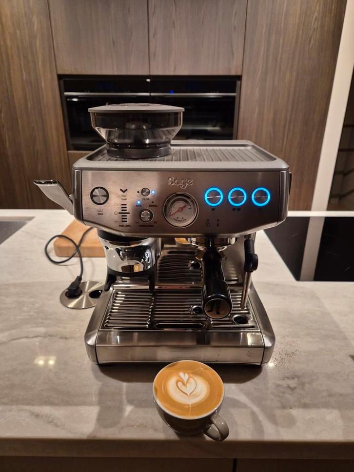 Sage Barista Express Impress, Witgoed en Apparatuur, Koffiezetapparaten, Zo goed als nieuw, Gemalen koffie, Koffiebonen, Espresso apparaat