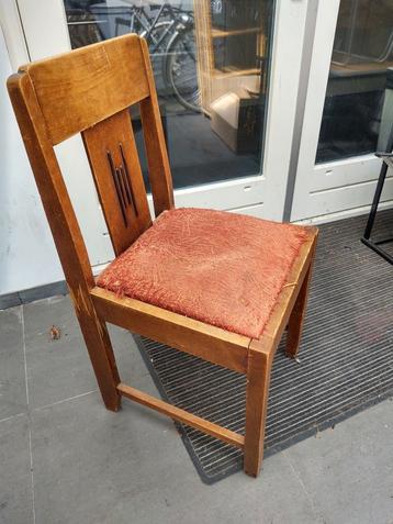 Art deco stoel met werk beschikbaar voor biedingen