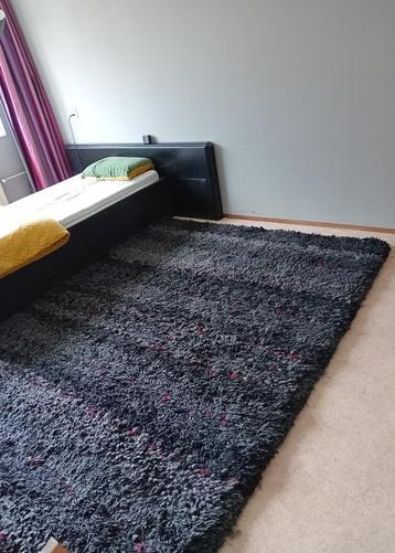 Te Koop: Een hoogpolig tapijt.   Afmetingen: 290 x 210 cm.  beschikbaar voor biedingen