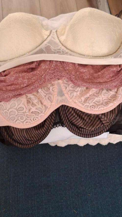 BH's 95E. 2x Triumph, Intimissimi en Petitte Fleur, Kleding | Dames, Ondergoed en Lingerie, BH, Beige, Ophalen of Verzenden