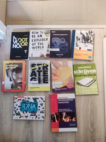 Diverse studieboeken - communicatie  beschikbaar voor biedingen