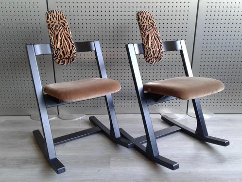 Set van 2x Stokke (Variér) Pendulum (Motief), Zeer Mooi!, Huis en Inrichting, Stoelen, Gebruikt, Twee, Hout, Metaal, Stof, Overige materialen