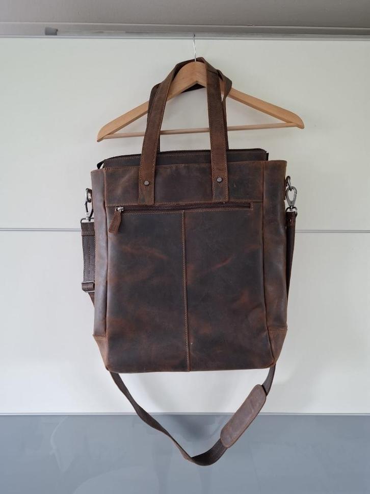Mooie leren van Plevier met apart vak voor tablet/laptop, Computers en Software, Laptoptassen, Gebruikt, Schoudertas, 14 inch
