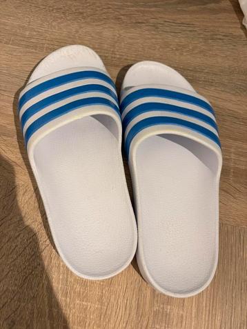 Adidas badslippers maat 35 beschikbaar voor biedingen