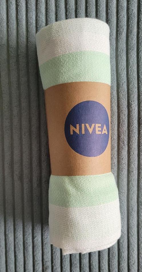 NIVEA stranddoek, groen. Strandhanddoek, hammandoek, Huis en Inrichting, Badkamer | Badtextiel en Accessoires, Nieuw, Handdoek