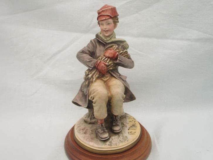 Beeldje Jongen met bos hout (van Merli,)v.a 35,00e, Verzamelen, Beelden en Beeldjes, Gebruikt, Mens, Ophalen of Verzenden
