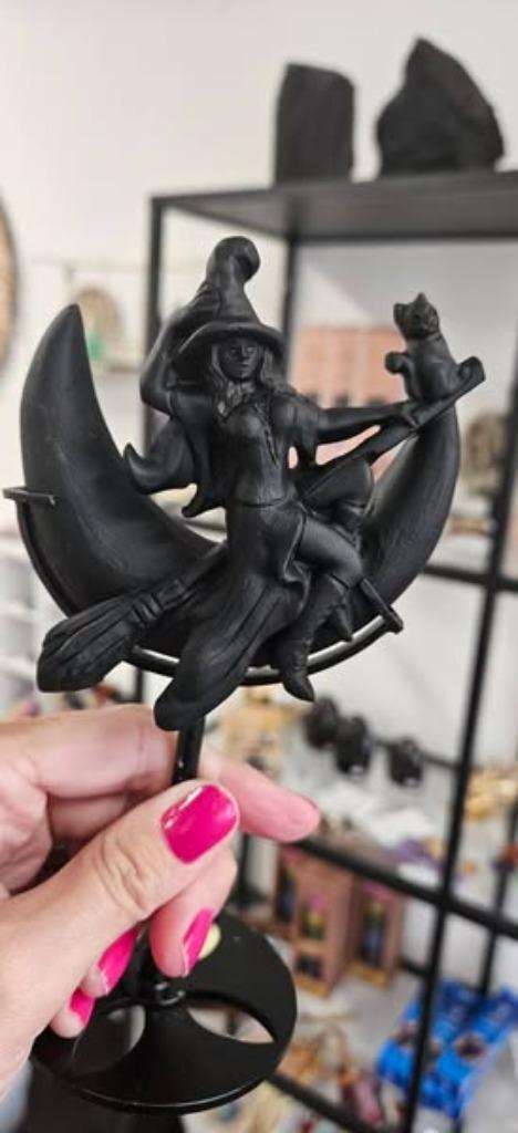 Obsidiaan heks met kat op standaard, Verzamelen, Mineralen en Fossielen, Mineraal, Ophalen of Verzenden