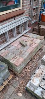 Gratis ophalen: 197 mooie oudere betonklinkers mix, Tuin en Terras, Ophalen, Klinkers, Zo goed als nieuw, Minder dan 5 m²