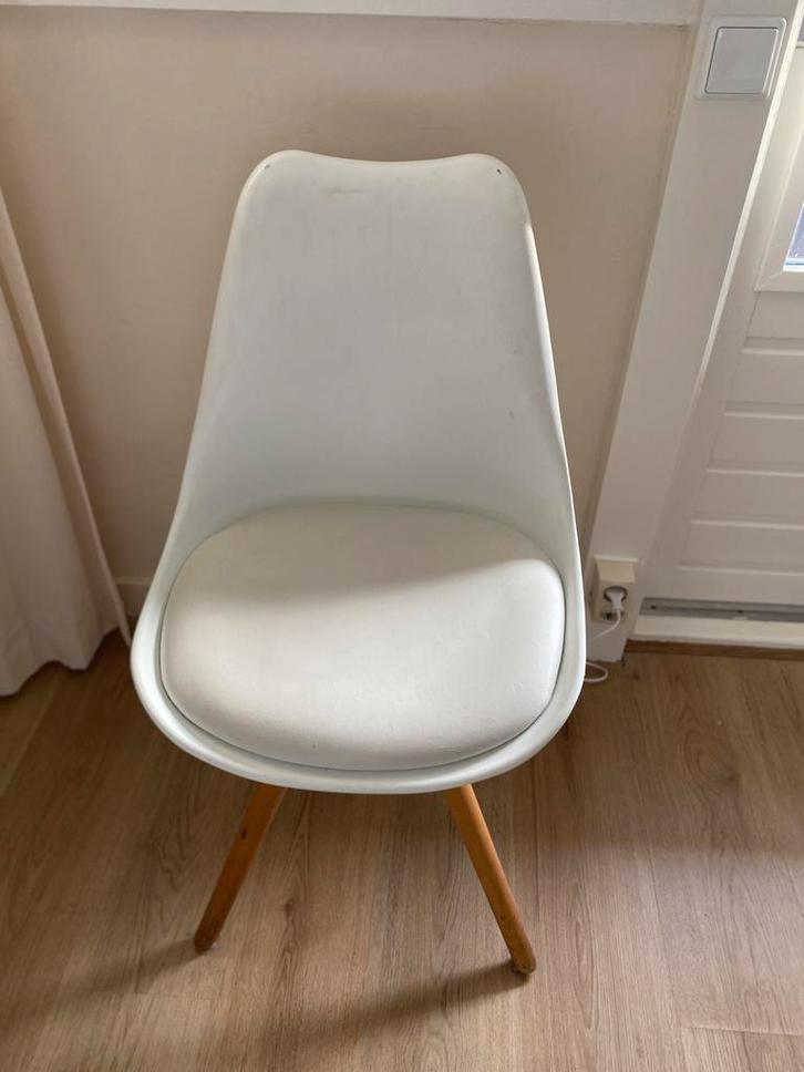 Witte Eetkamerstoel - Scandinavisch Design, Huis en Inrichting, Stoelen, Zo goed als nieuw, Eén, Hout, Wit, Ophalen