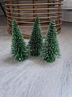 3 kleine kunstkerstboompjes met 'sneeuw' / decoratie, Ophalen of Verzenden, Nieuw