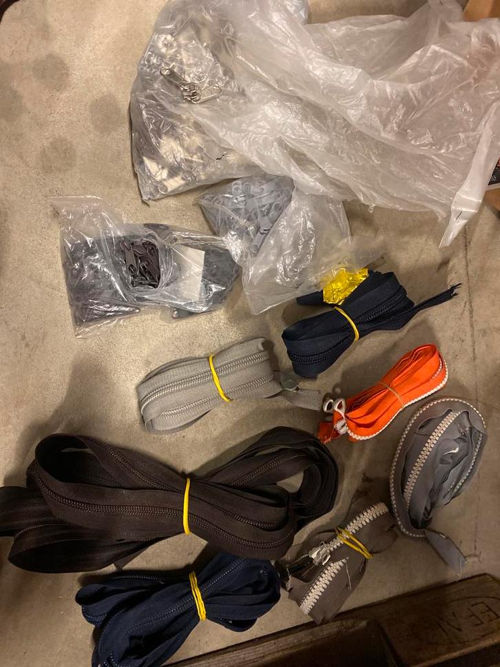 Partij ritsen en sluitingen, Hobby en Vrije tijd, Naaien en Fournituren, Zo goed als nieuw, Rits of Sluiting, Ophalen of Verzenden