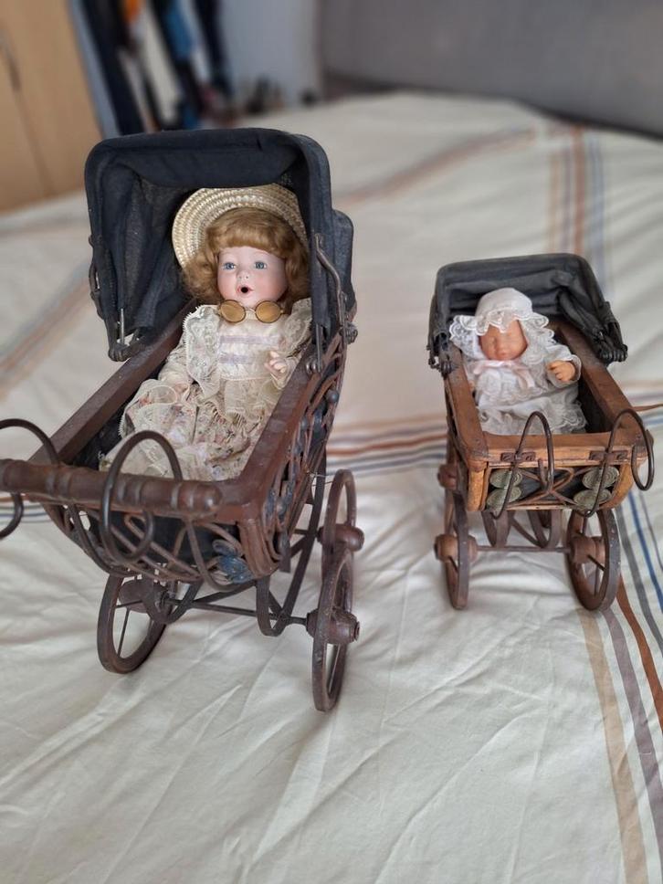 2 Authentieke Poppenwagens met Poppen, Antiek en Kunst, Antiek | Speelgoed, Ophalen