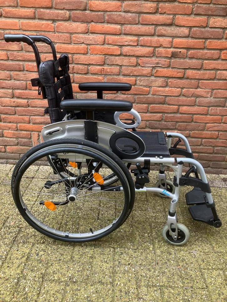 Iets aparts graag even lezen, Diversen, Rolstoelen, Zo goed als nieuw, Handbewogen rolstoel, Inklapbaar, Ophalen of Verzenden
