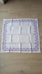 dekservet roze handborduurwerk jaren 70, Ophalen of Verzenden, Zo goed als nieuw, Roze, Tafelkleed of Tafelzeil