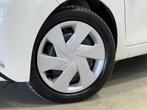 Toyota Aygo 1.0 VVT-i x-play | Navigatie | Airco | Limiter |, Auto's, Voorwielaandrijving, Stof, Gebruikt, 4 stoelen