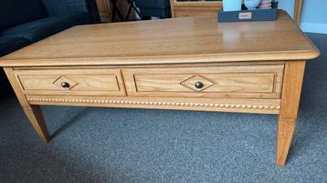 Eiken salontafel met grote opberglade beschikbaar voor biedingen