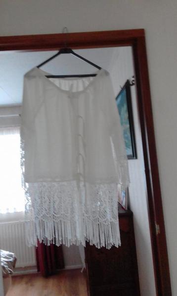 Mooie blouse met kant, maat 42/44 beschikbaar voor biedingen