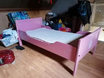 Roze Peuterbedje met Lattenbodem beschikbaar voor biedingen