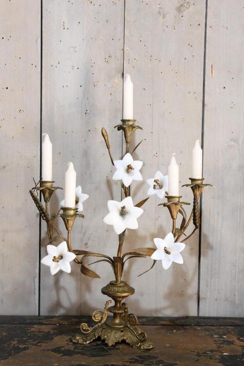 Kaarsen kandelaar met opline bloemen, Antiek en Kunst, Antiek | Woonaccessoires, Ophalen of Verzenden