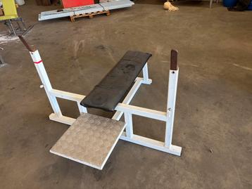 Krachtstation - Bankdrukbank beschikbaar voor biedingen