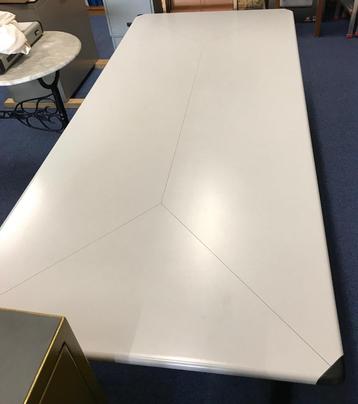 Design eettafel, 6 pers. rechthoekig, lichtgrijs/zwart beschikbaar voor biedingen