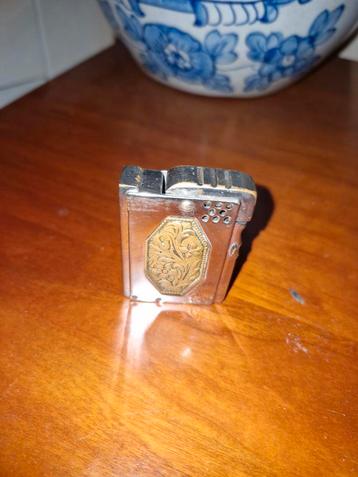 Vintage senior Aansteker  beschikbaar voor biedingen