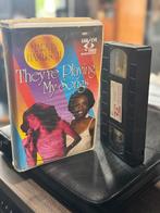 They’re Playing my Songs - VHS - old school - music video, Cd's en Dvd's, VHS | Film, Alle leeftijden, Ophalen of Verzenden, Zo goed als nieuw