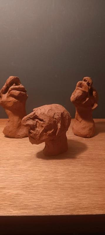 3 geboetseerde mannengezichten, kunst,.gesigneerd als set(3) beschikbaar voor biedingen
