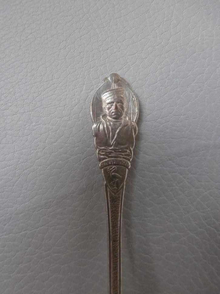 Verzilverde theelepel visser uit Scheveningen klederdracht, Antiek en Kunst, Curiosa en Brocante, Ophalen of Verzenden