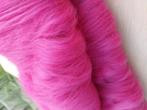 Nieuw net gekaarde zuurstok roze merinowol 165 gram, Hobby en Vrije tijd, Spinnewielen en Spinnen, Ophalen of Verzenden, Nieuw