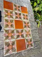 Set van 12 art nouveau wandtegels, decor in relief, Antiek en Kunst, Ophalen