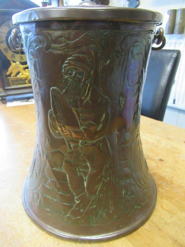 Oer 11303 antieke koperen schenkkan met gravures, Antiek en Kunst, Antiek | Overige Antiek, Ophalen