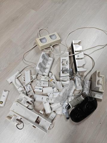 Partij Wii opladers en batterijen beschikbaar voor biedingen