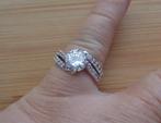 zilveren luxe ring met schitterende stenen [846], Met kristal, Verzenden, Dame, Zilver