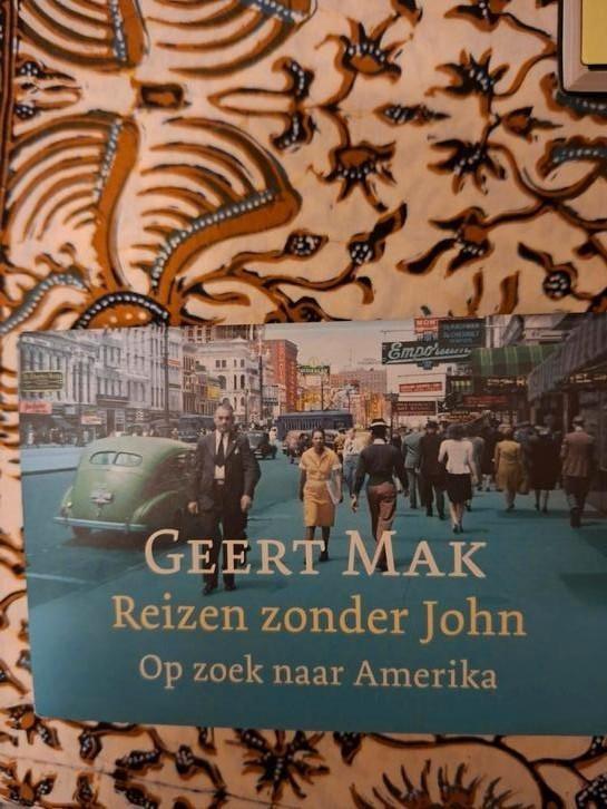 Geert Mak - Reizen zonder John, Boeken, Literatuur, Zo goed als nieuw, Amerika, Ophalen of Verzenden
