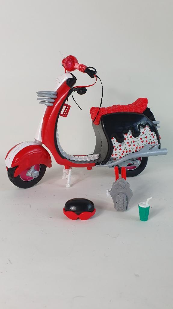 Monster High Scooter van Ghoulia Yelps. S34, Verzamelen, Poppen, Gebruikt, Pop, Ophalen of Verzenden