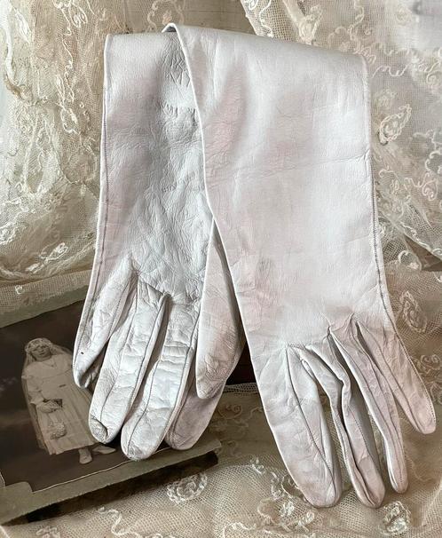 Brocante oude handschoentjes vuil wit, Antiek en Kunst, Curiosa en Brocante, Ophalen of Verzenden