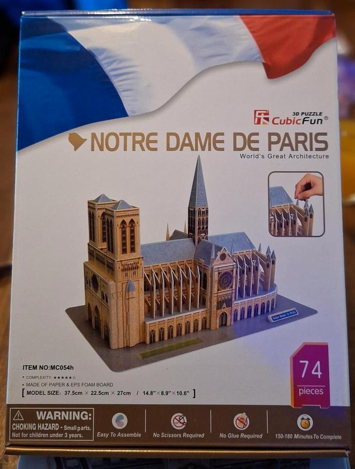 3D Puzzel Notre Dame/Buckingham Palace, Hobby en Vrije tijd, Denksport en Puzzels, Zo goed als nieuw, Minder dan 500 stukjes, Ophalen of Verzenden