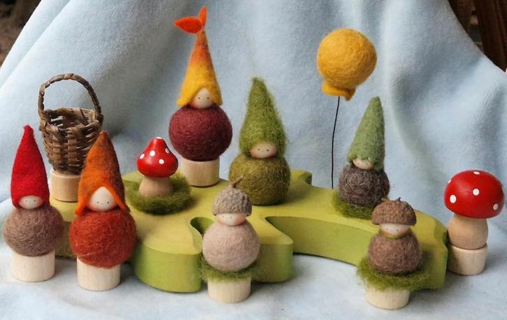 Herfst Seizoenstafel jaarring steker Vrije School popje, Hobby en Vrije tijd, Vilt, Nieuw, Figuurtje(s), Wolvilt, Verzenden