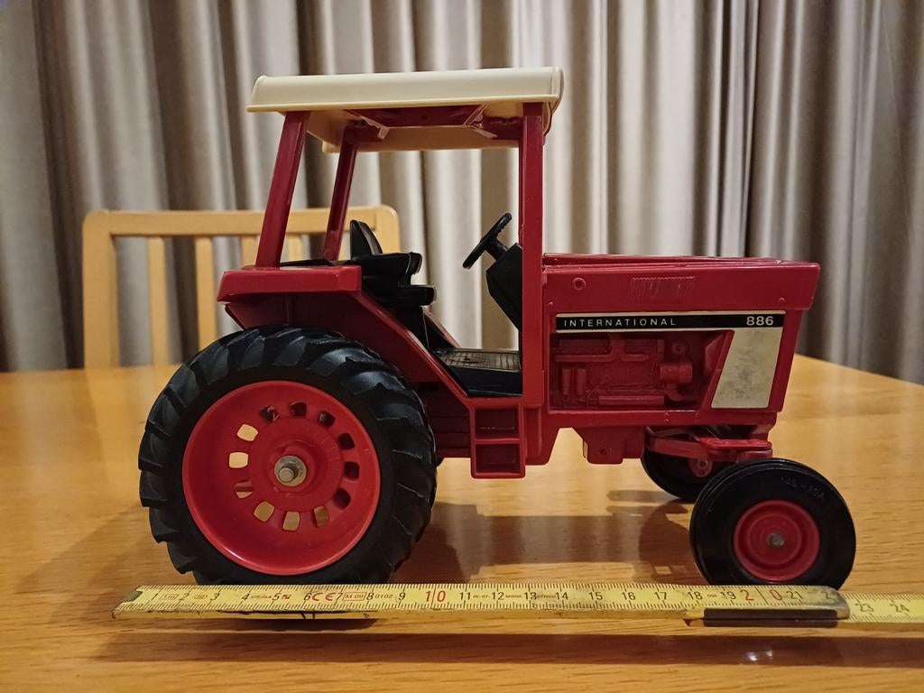 Miniatuur tractor/ trekker internationaal 886, Overige merken, Gebruikt, Ophalen of Verzenden, Groter dan 1:32