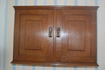 antiek wandkastje € 10,00 beschikbaar voor biedingen