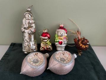 6 kersballen beschikbaar voor biedingen