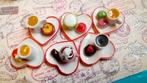 Miniatuur Porseleinen Gebakjes met Hartjes Borden, Verzamelen, Ophalen of Verzenden