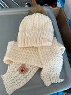 Baby mutsje met dasje  wit raas enzwart prijs 2.50, Ophalen of Verzenden, Zo goed als nieuw, Jongetje of Meisje, Muts
