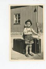 K142; fotokaart, duits jongentje in Lederhoze., Verzamelen, Verzenden, 1940 tot 1960, Ongelopen, Kinderen