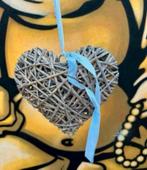 Nieuw: rieten hart met wit lint - rotan hart - groot formaat, Ophalen of Verzenden