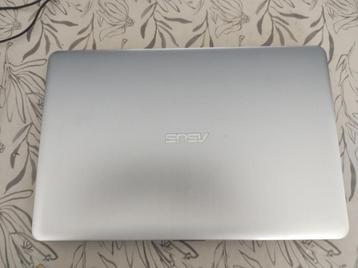 Laptop Asus beschikbaar voor biedingen
