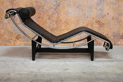 AlsNIEUW! zwarte leren Cassina LC 4 design chaise longue, Huis en Inrichting, Banken | Sofa's en Chaises Longues, Zo goed als nieuw