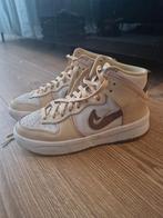 Nike dunk high up beige, Kleding | Dames, Schoenen, Beige, Ophalen of Verzenden, Zo goed als nieuw